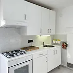 Casa Host Fontana Candida Metro C